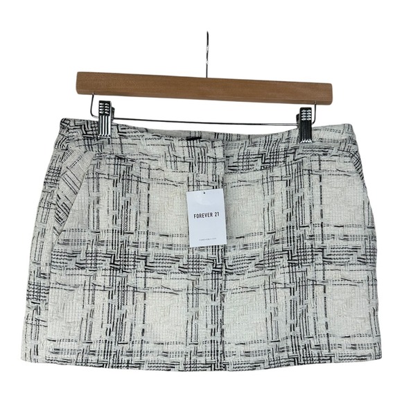 Forever 21 Dresses & Skirts - New Forever 21 Mini Plaid Skirt size Medium White/Black